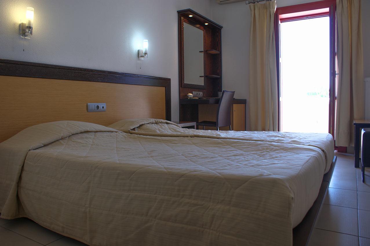 Livadi  Aposperides Hotel מראה חיצוני תמונה