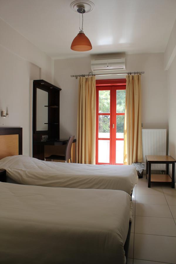 Livadi  Aposperides Hotel מראה חיצוני תמונה